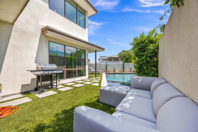 2700 Dancing Sands Drive, Palm Springs, CA 92262