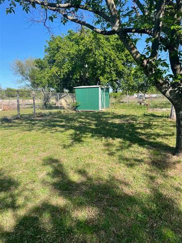 374 PAWNEE TRAIL, Henrietta, TX 76365