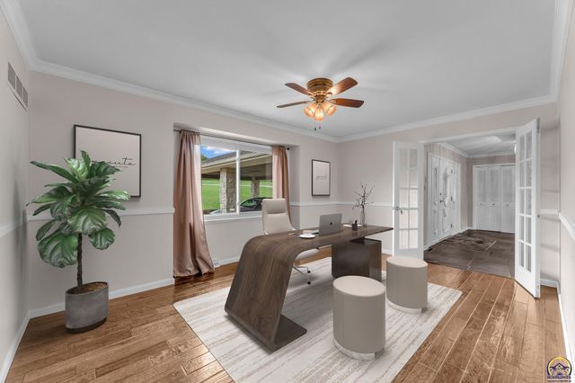 2040 SW Cottonwood LN, Topeka, KS 66615