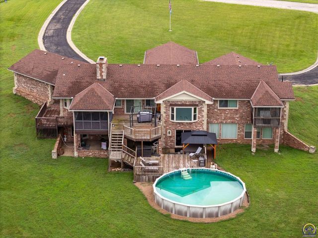 2040 SW Cottonwood LN, Topeka, KS 66615