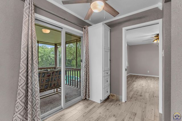 2040 SW Cottonwood LN, Topeka, KS 66615