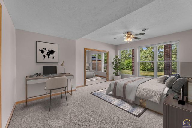 2040 SW Cottonwood LN, Topeka, KS 66615