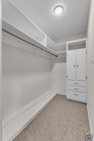 2040 SW Cottonwood LN, Topeka, KS 66615