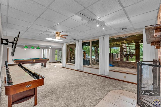 2040 SW Cottonwood LN, Topeka, KS 66615