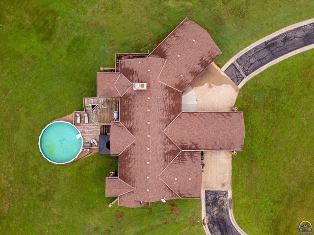 2040 SW Cottonwood LN, Topeka, KS 66615