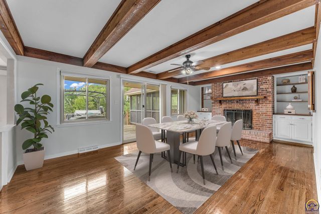 2040 SW Cottonwood LN, Topeka, KS 66615