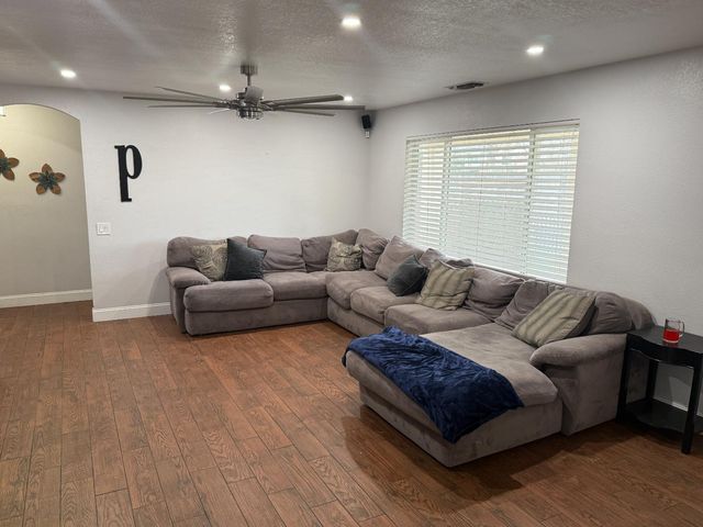 16432 Harmony Ranch Dr, Delhi, CA 95315