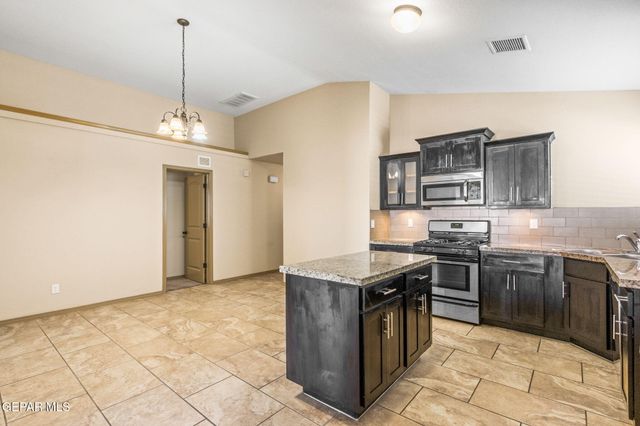12756 Caroline May, El Paso, TX 79938
