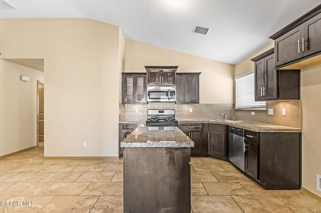 12756 Caroline May, El Paso, TX 79938