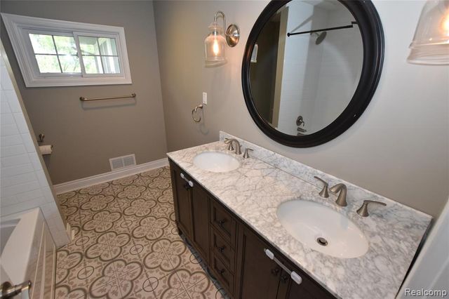 9497 Ellis Road, Clarkston, MI 48348