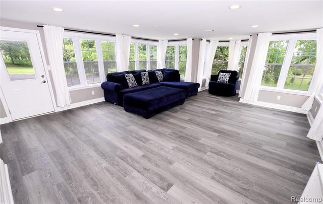 9497 Ellis Road, Clarkston, MI 48348