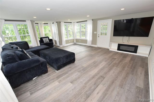 9497 Ellis Road, Clarkston, MI 48348