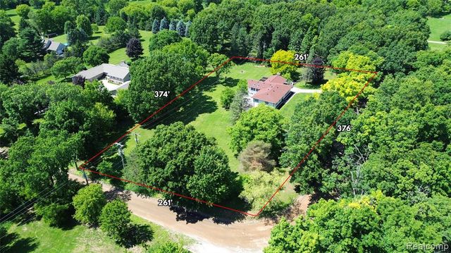 9497 Ellis Road, Clarkston, MI 48348