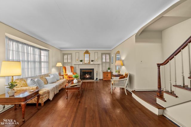 470 Allard Road, Grosse Pointe Farms, MI 48236