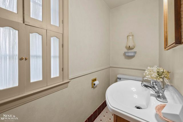 470 Allard Road, Grosse Pointe Farms, MI 48236