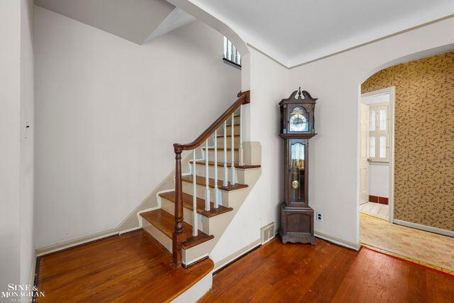 470 Allard Road, Grosse Pointe Farms, MI 48236