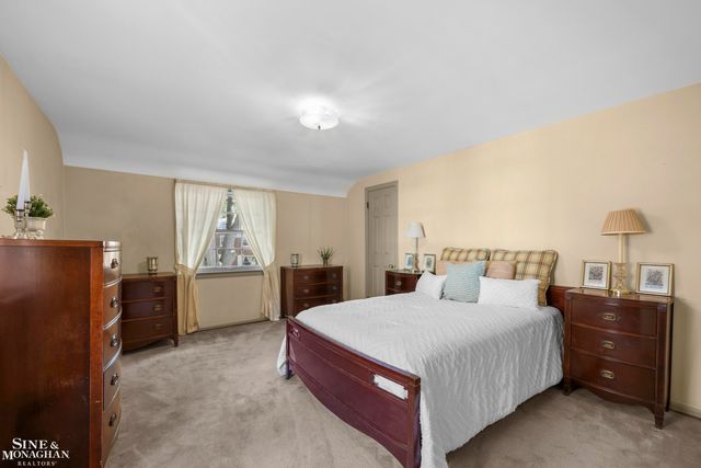 470 Allard Road, Grosse Pointe Farms, MI 48236