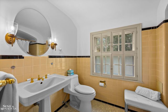 470 Allard Road, Grosse Pointe Farms, MI 48236