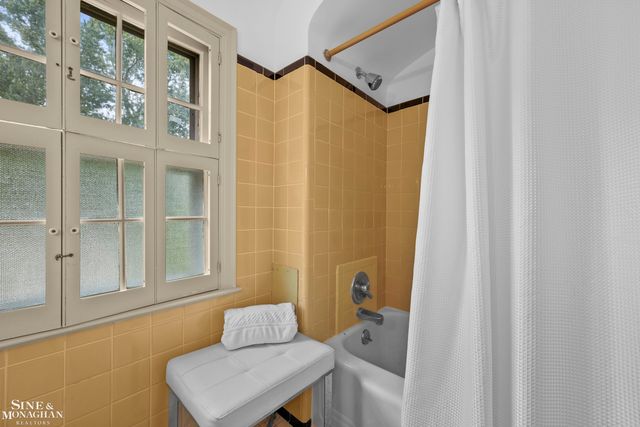 470 Allard Road, Grosse Pointe Farms, MI 48236