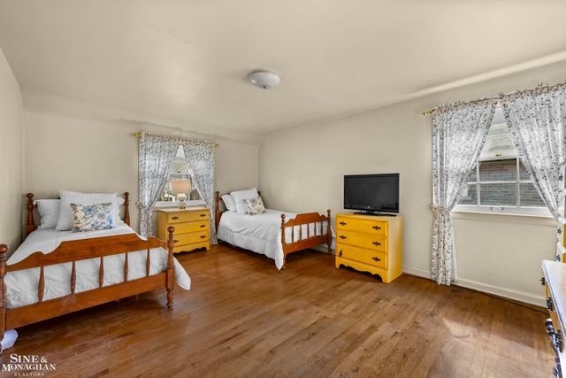 470 Allard Road, Grosse Pointe Farms, MI 48236