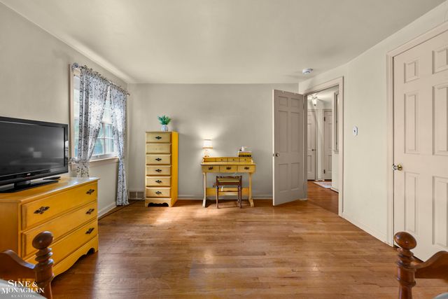 470 Allard Road, Grosse Pointe Farms, MI 48236