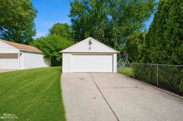 470 Allard Road, Grosse Pointe Farms, MI 48236