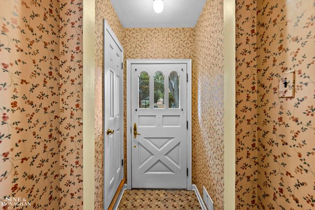 470 Allard Road, Grosse Pointe Farms, MI 48236