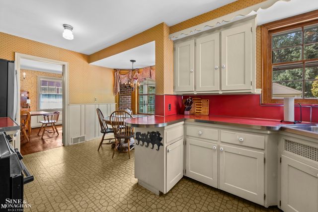 470 Allard Road, Grosse Pointe Farms, MI 48236