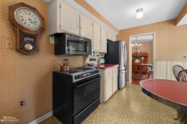 470 Allard Road, Grosse Pointe Farms, MI 48236