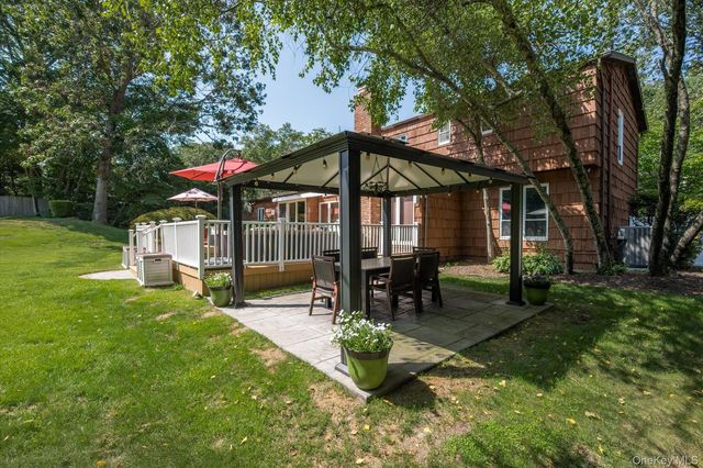 219 Burrs Lane, Dix Hills, NY 11746