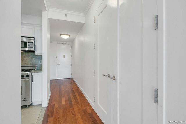 10 City Place 19C, White Plains, NY 10601