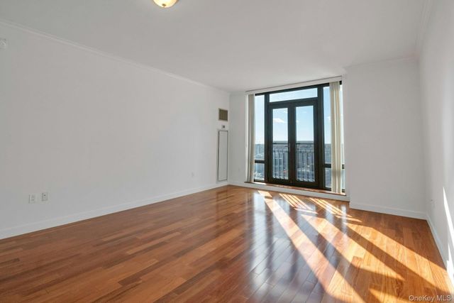 10 City Place 19C, White Plains, NY 10601