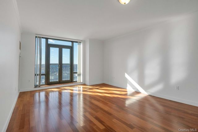 10 City Place 19C, White Plains, NY 10601