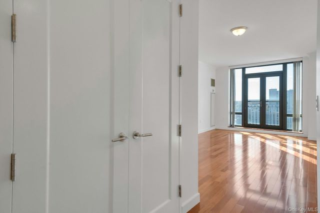 10 City Place 19C, White Plains, NY 10601