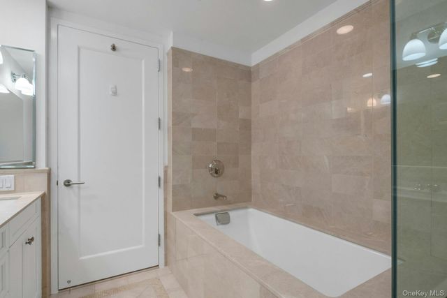 10 City Place 19C, White Plains, NY 10601