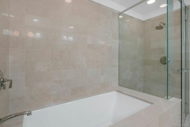 10 City Place 19C, White Plains, NY 10601