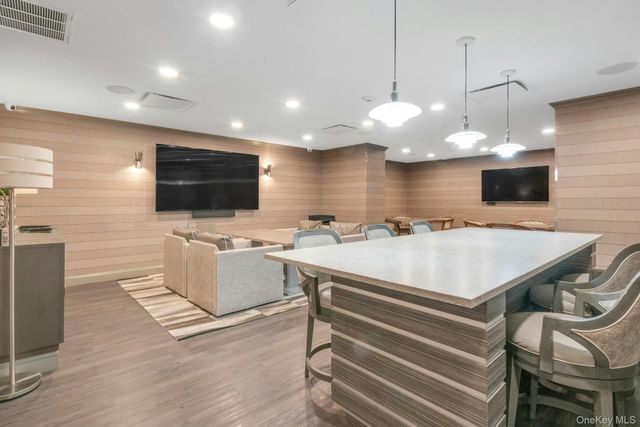 10 City Place 19C, White Plains, NY 10601