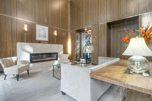 10 City Place 19C, White Plains, NY 10601