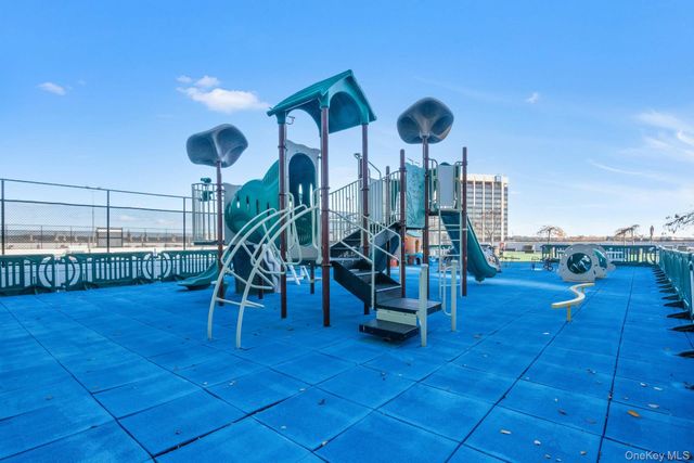 10 City Place 19C, White Plains, NY 10601