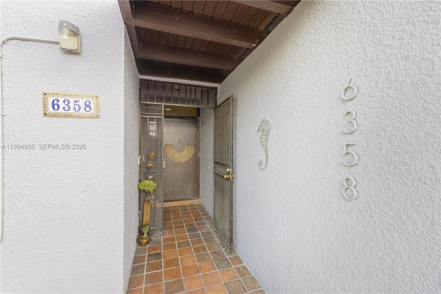 6358 Milk Wagon Ln, Miami Lakes, FL 33014