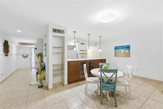 6358 Milk Wagon Ln, Miami Lakes, FL 33014