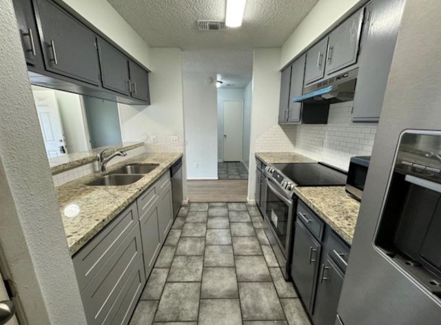 5759 Easthampton Drive B, Houston, TX 77039