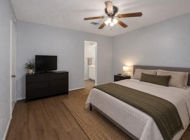 5759 Easthampton Drive B, Houston, TX 77039