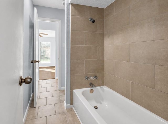 5759 Easthampton Drive B, Houston, TX 77039