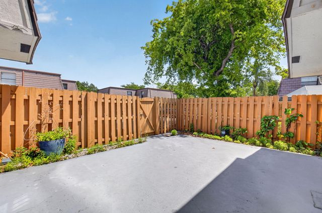 7582 Courtyard Run E 7582, Boca Raton, FL 33433