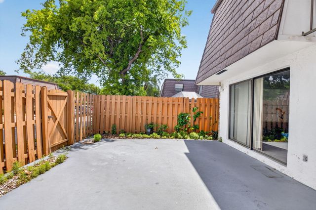 7582 Courtyard Run E 7582, Boca Raton, FL 33433