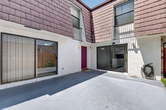 7582 Courtyard Run E 7582, Boca Raton, FL 33433