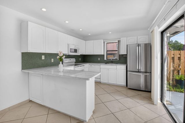 7582 Courtyard Run E 7582, Boca Raton, FL 33433