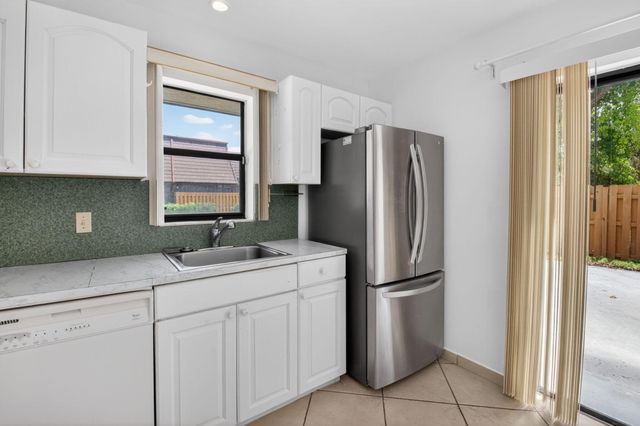 7582 Courtyard Run E 7582, Boca Raton, FL 33433