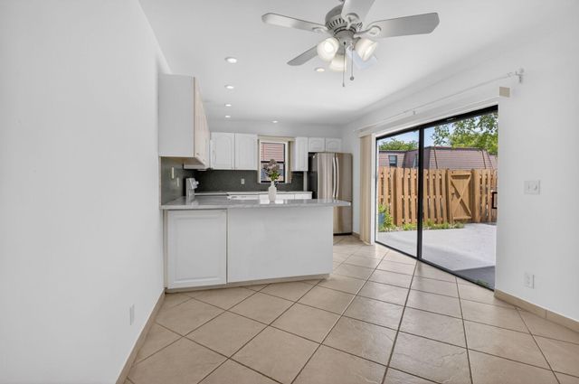 7582 Courtyard Run E 7582, Boca Raton, FL 33433